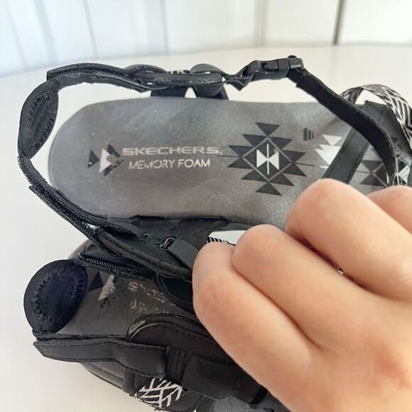 Skechers Reggae Slim Strappy Memory Foam Cushioned Criss Cross Sandals - Picture 7 of 11